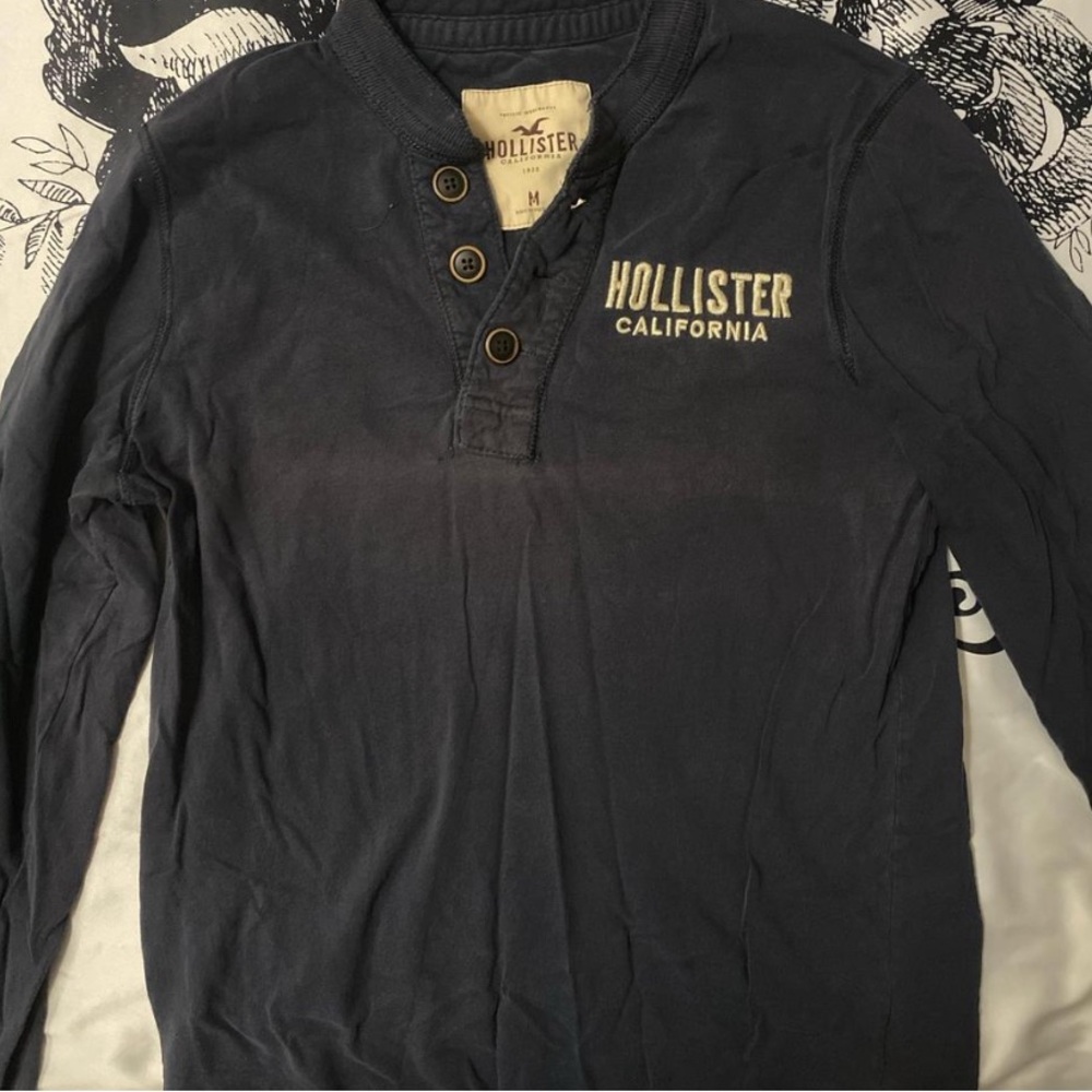 slightly distressed navy blue hollister button up long sleeve